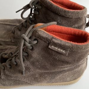 Diesel Men’s Gray suede- leather high top shoes. Sz US 10.5. EU 44